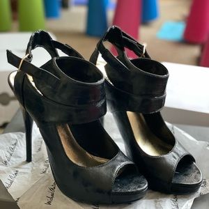 Michael Antonio shoes in good condition.